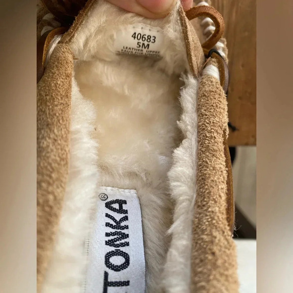 Minnetonka Women’s Suede Moccasin Indoor/Outdoor‎ Slippers Faux Fur Lining 5 NWT - Picture 9 of 11